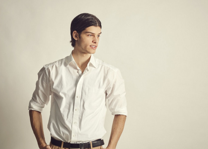 Ciptakan Visual Menarik Perhatian, Simak 5 Paduan Outfit Terbaik untuk Kemeja Putih Pria