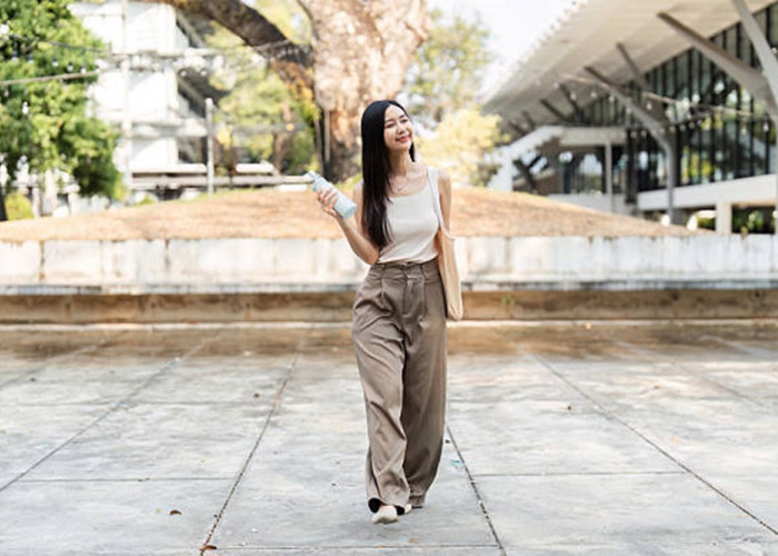Inspirasi Tampil Fashionable, Intip Padu Padan OOTD Celana Kulot yang Simple dan Nyaman