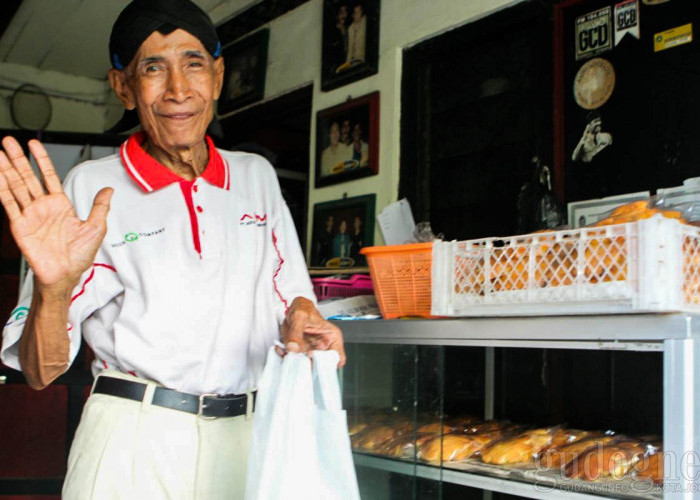 Menikmati Roti Kembang Waru, Kuliner Legendaris dengan Rasa yang Khas Jaman Dahulu