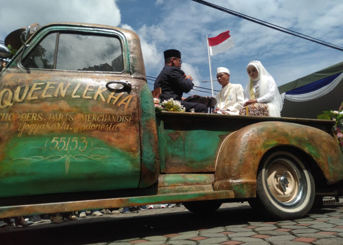 Sepekan Nikah Bareng Gratis di Bantul, Pasangan Pengantin Ijab Kabul di Mobil Legendaris Soekarno