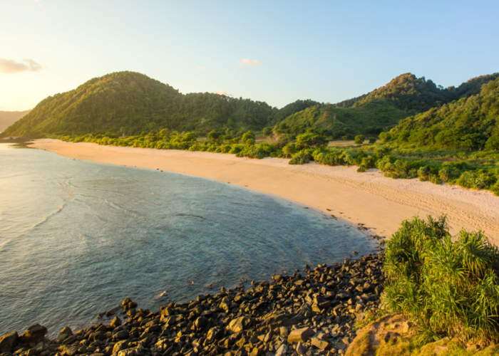 Nikmati Pesona Surga Pesisir Eksotis Pantai Kuta Mandalika Lombok yang Memukau