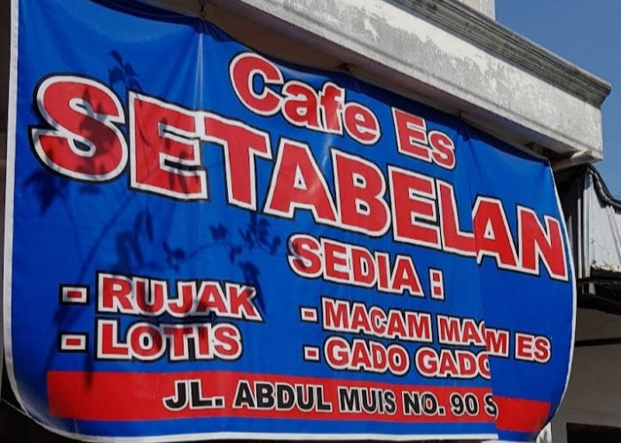 Cafe Es Setabelan: Kuliner Legendaris Solo yang dijual Nenek-nenek Usia 80 Tahun