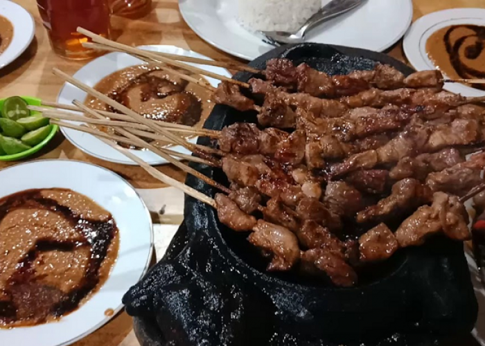 Menjelajah Wisata Kuliner Malam Legendaris Paling Populer dan Menggoyang Lidah di Bandung 