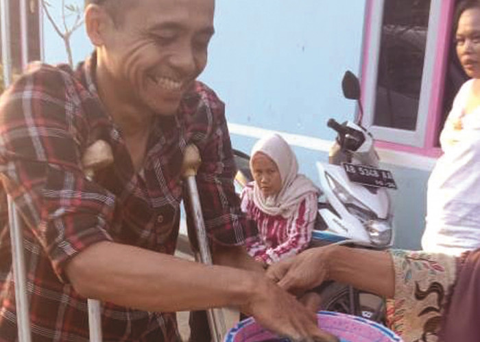 Kelompok Disabilitas Desa di Kabupaten Purworejo Dilatih Pasarkan Produk Batik Jumputan