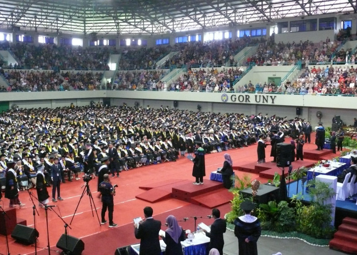 UNY Gelar Wisuda, 1.972 Mahasiswa Resmi Sandang Gelar Akademik