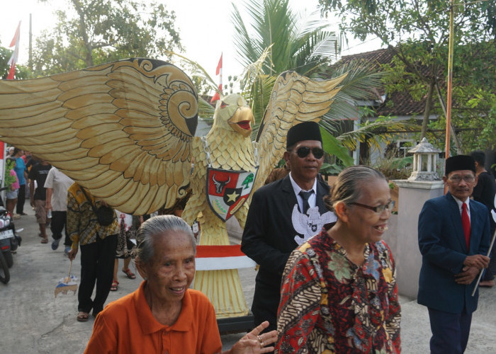 Kirab Garuda Raksasa Warnai Festival Wayang Beber Pancasila di Kampung Pancasila Bantul