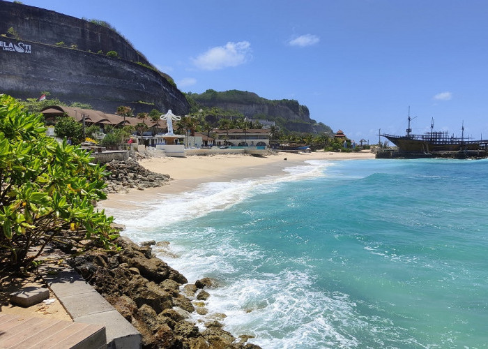 Wisata Pantai Melasti Bali: Aktivitas Menarik Nikmati Keindahan Bawah Laut, Cek Lengkapnya Disini