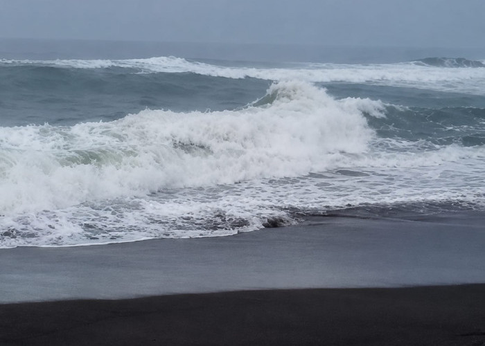 Bukan Mitos, Ini Alasan Ilmiah Ombak Laut Selatan Jawa Lebih Berbahaya Dibanding Pantai Utara