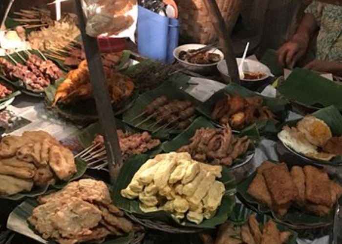 Berikut Angkringan Paling Hits di Solo Jadi Destinasi Nongkrong Makan Malam Favorit 