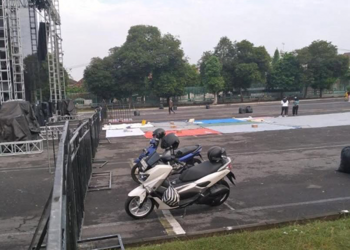 Jamaah Gus Iqdam Rela Gelar Tikar Sejak Subuh, Mandala Krida Diprediksi Dipenuhi 20 Ribu Orang
