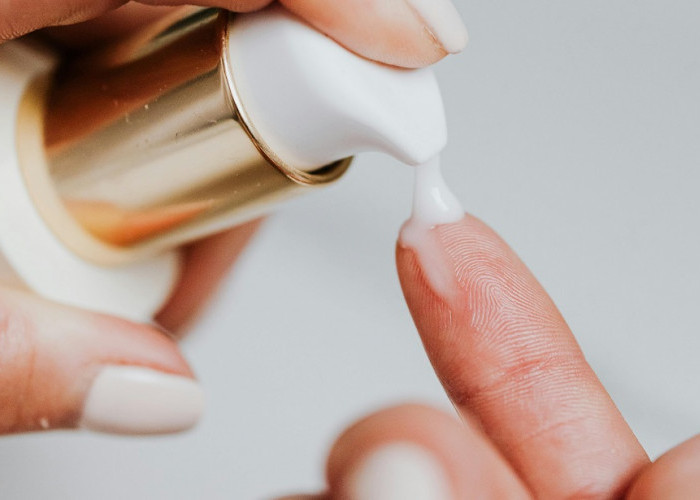Mulai Dari Cleansing Balm, 5 Urutan Pemakaian Skincare Malam Dijamin Kultitmu Makin Glowing dan Mulus