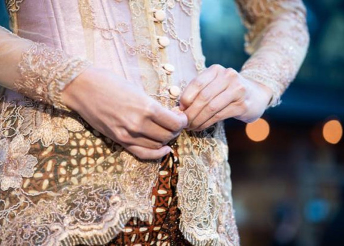 Mau Tampil Mempesona Saat Resepsi Pernikahan? 6 Model Kebaya Modern Ini Bisa Jadi Inspirasi