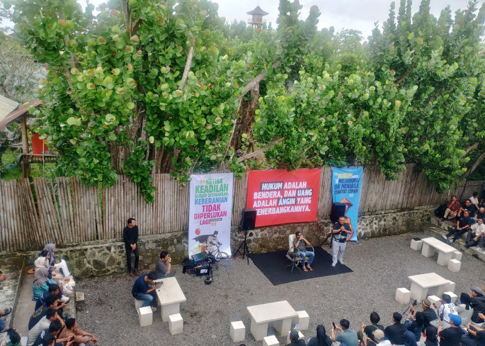 Roasting Guru Besar UGM, Zainal Arifin Bicara Kritik dan Profesionalisme