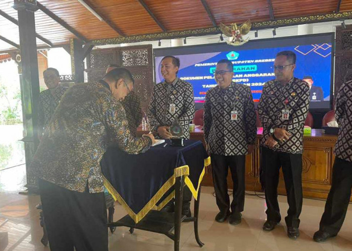 Pj Bupati Brebes Serahkan Dokumen Pelaksanaan Anggaran 2024, Berikut Skala Prioritasnya