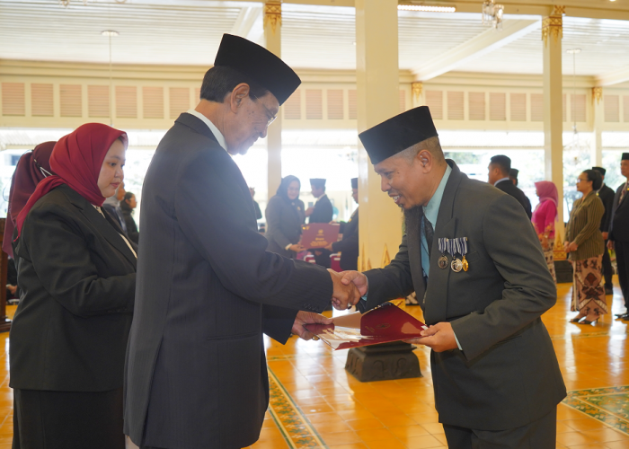 409 PNS DIY Terima Satyalancana 2025, Sri Sultan Ingatkan ASN Terus Berinovasi dan Mengabdi