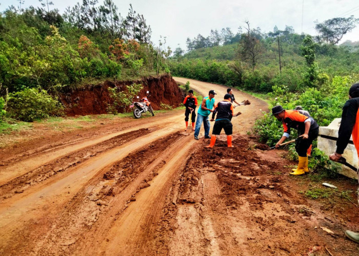 Kerap Makan Korban, Relawan Lakukan Pengamanan Jalur Gunung Lio