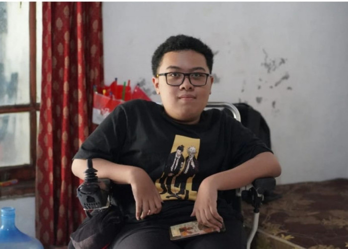 Kursi Roda Tak Halangi Mimpi, Rasha Lolos Kuliah Lewat SNBT Berkat Belajar Mandiri