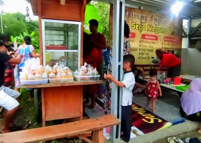 Hanya di Pekalongan: Angkringan Nasi Megono Bang Adam, Penjual Asyik Harga Mulai 2000-an!