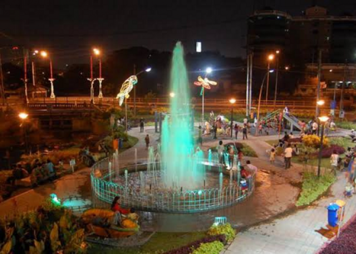 Keliling Surabaya Hemat dengan Suroboyo Bus, Ini Wisata Ikonik Paling Wajib Dikunjungi