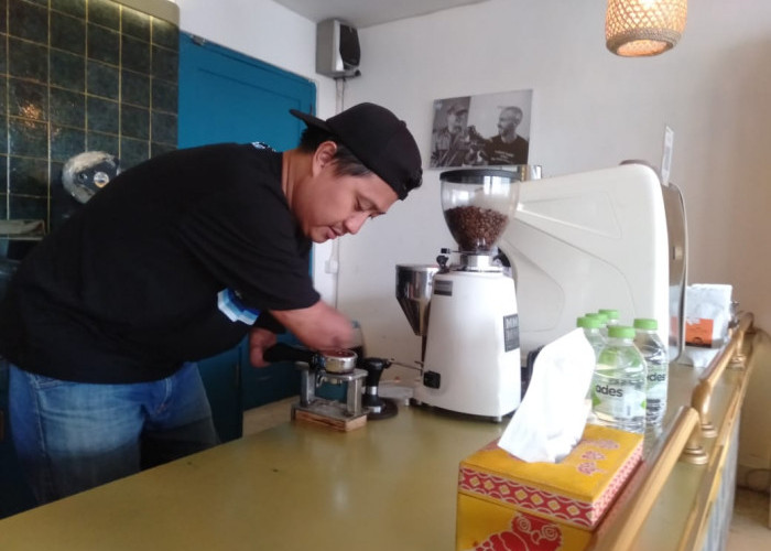 Meracik Kopi dan Kesetaraan: Kisah Cupable Coffee Sleman yang Dikelola Barista Disabilitas