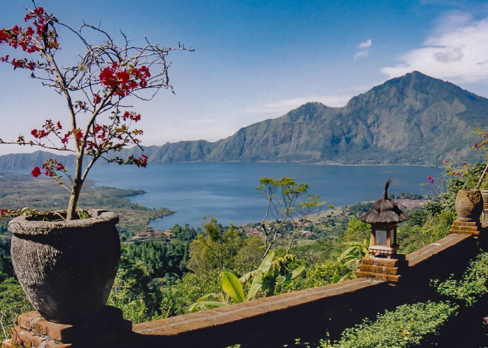 4 Pilihan Wisata Danau Menarik di Bali, Panorama Indahnya Tak Kalah dengan Destinasi Pantai