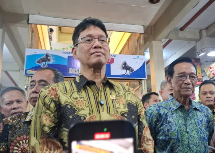 Momen Emak-emak Curhat ke Menkeu di Beringharjo: “Pak, MBG Dihentikan ya”