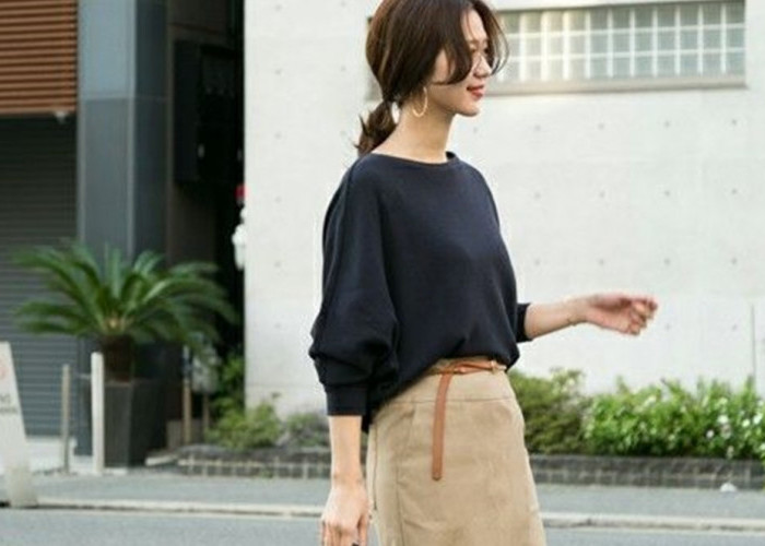 Perpaduan Rok Khaki dengan Berbagai Warna Baju, Ciptakan Outfit Menarik dan Seimbang