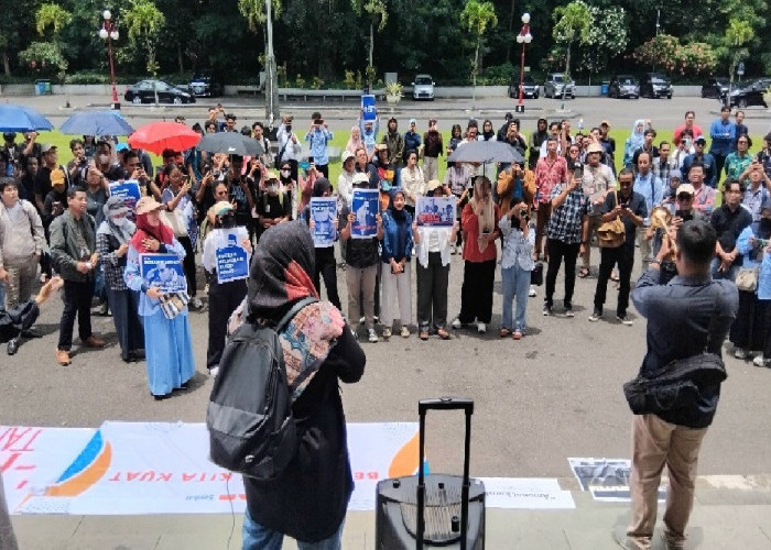 Tuntut Pencairan Tukin, Dosen Hingga Mahasiswa UGM Gelar Aksi Demo