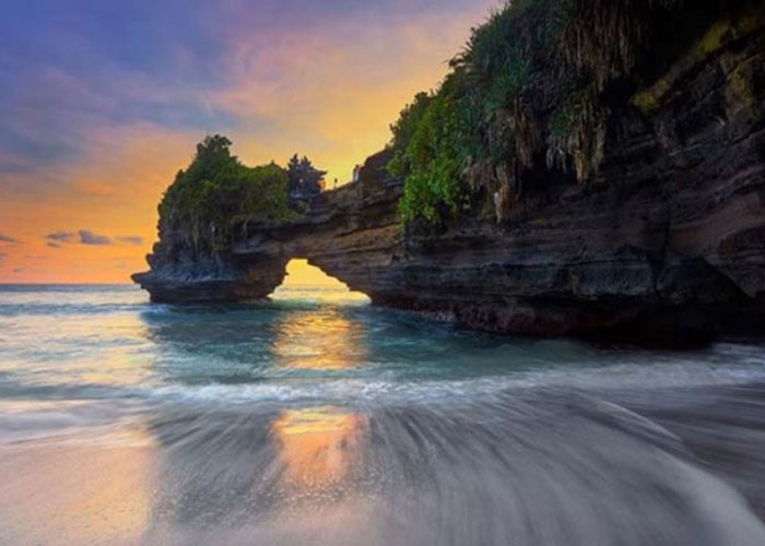 Jelajahi Keindahan Pantai Karang Bolong, Wisata Terbaru 2024 Kebumen Suguhkan Pesona Goa Memukau