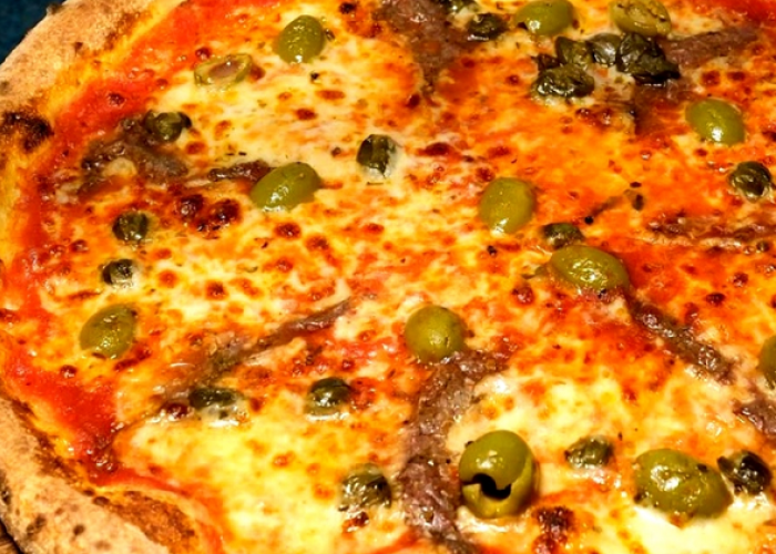 Fenomena Kuliner Surabaya, Pizza Rumahan Bertransformasi Menjadi Viral