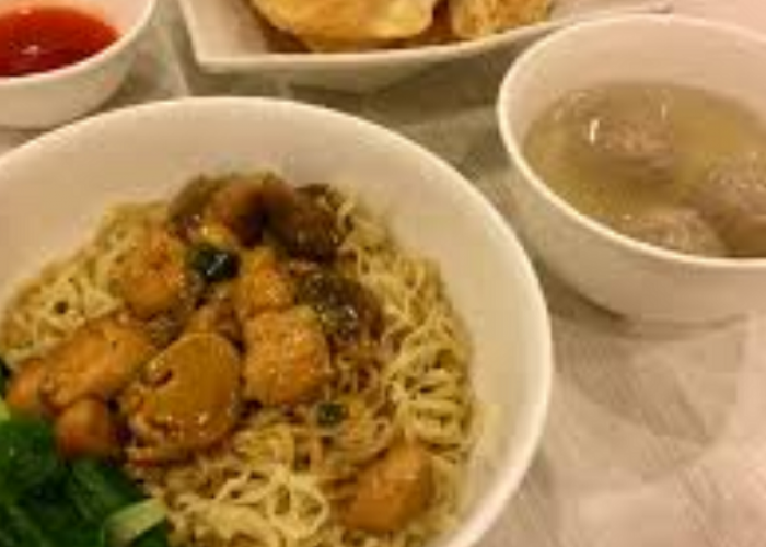 Tempat Makan Malam Dekat Stasiun Sudirman Jakarta yang Legendaris dan Kekinian