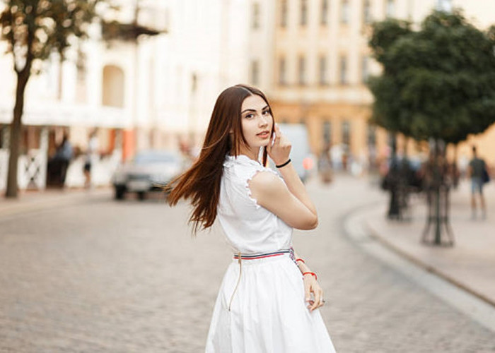 Penampilan Kelihatan Tua? Coba Ikuti Tips Berpakaian Wanita Ini Agar Terlihat Lebih Muda dan Cantik