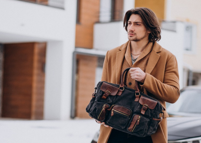 Item Fashion Esensial untuk Berbagai Acara, Inilah 7 Tren Tas Pria Populer 2025 yang Layak Kamu Miliki