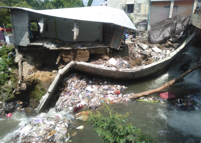 Talud Sungai Buntung Ambrol, Wali Kota Hasto Pastikan Perbaikan Dianggarkan Tahun Ini