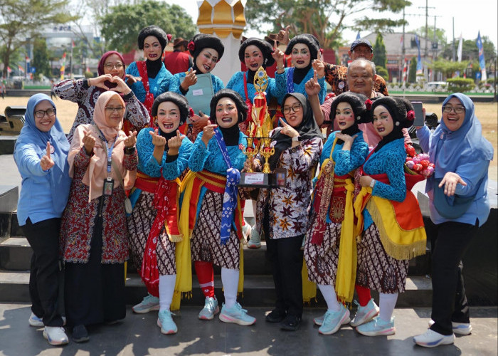 Meriahkan HUT Kemerdekaan RI ke-81, Tim RSUD Brebes dan Spenduja Juara 1 Gerak Jalan Variasi Kreasi