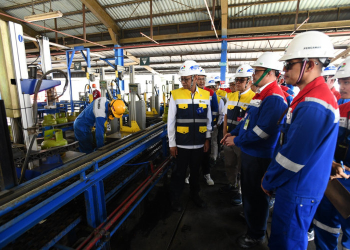 Pertamina Pastikan Stok BBM dan LPG Aman Selama Idulfitri 2026, Wamen ESDM Tinjau Fuel Terminal Padalarang