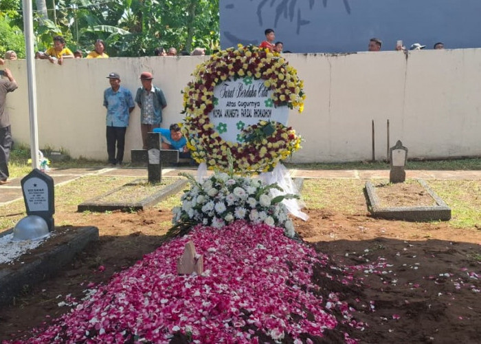 Haru di Kulon Progo, Pemakaman Militer Praka Farizal Rhomadhon Berlangsung Khidmat