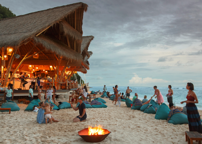 Rekomendasi Beach Club Ramah Anak di Bali, Parah Seru dan Hits Abis