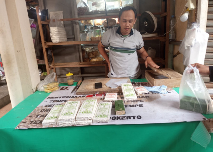 Harga Tetap, Tempe Menyusut; Dilema Perajin Bertahan di Tengah Kedelai yang Kian Mahal   