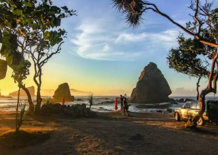 Pesona Eksotis Keindahan Senja di Pantai Papuma Jember yang Membuat Terkesima dan Rindu