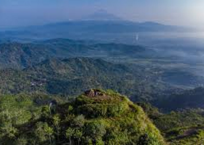 Rekomendasi Wisata Gunung Kendil Kulon Progo, Atap Menoreh dengan Keindahan 180 Derajat ke Segala Arah