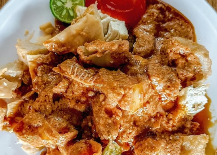 Surganya Jajanan Murah Batagor Malang dengan Saus Kacang yang Bikin Ketagihan