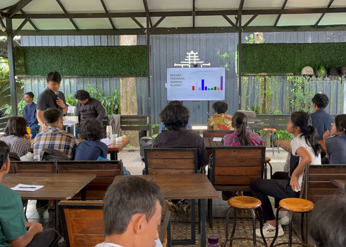Pelatihan Pemanfaatan Limbah Plastik Bernilai Ekonomi Diminati Pelajar hingga Masyarakat Umum