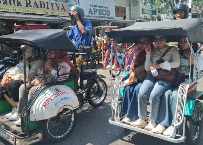 Malioboro Padat, Hasto Ajak Warga Jogja Wisata ke Kulon Progo hingga Gunungkidul