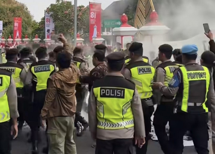 Demo HMI di Balai Kota Yogyakarta Sempat Ricuh, Hasto Wardoyo Temui Massa Bahas Krisis Sampah