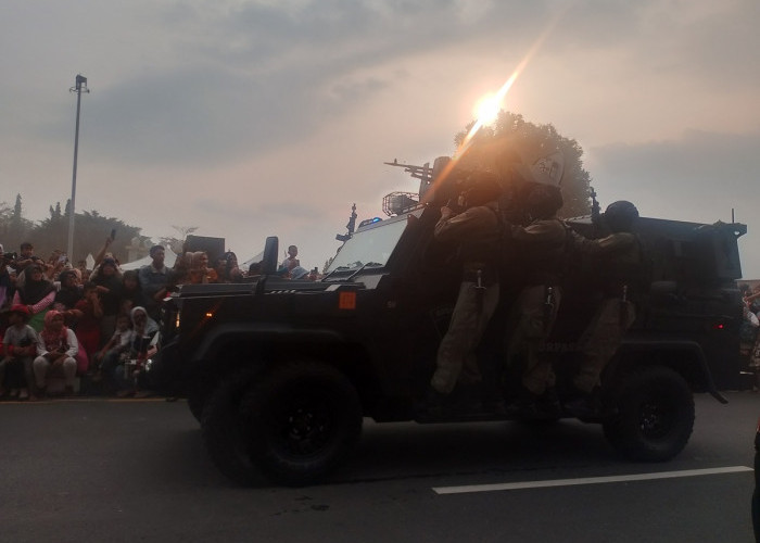Parade Ranpur IDME 2025: Ribuan Warga Sleman Terpukau Pameran Alutsista TNI-Polri