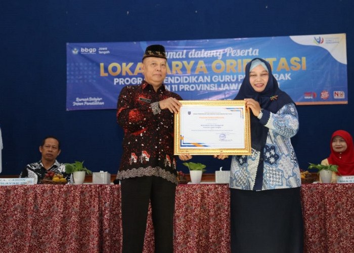 Dinas Dikbud Kabupaten Tegal Raih Penghargaan Terminimalis Pengelolaan Kinerja Guru