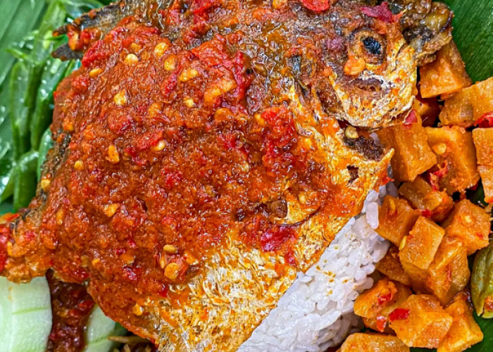 Eksplorasi Nasi Lemak Gurih Paling Enak di Jakarta dengan Sambal yang Juara!