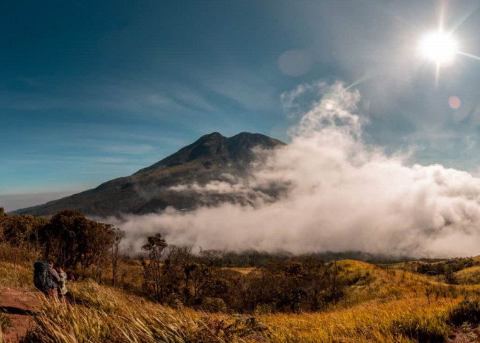 Pilihan Ideal Pendaki Pemula, Inilah Wisata Bukit Mongkrang Tawarkan Jalur Pendakian Unik