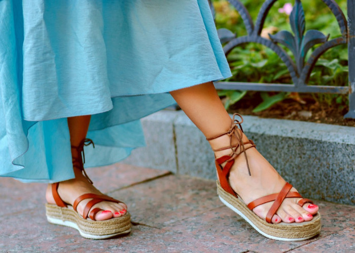 7 Model Sandal Wanita Terbaik Tahun 2025,  Simpel dan Penuh Estetika untuk Beragam Paduan Outfit